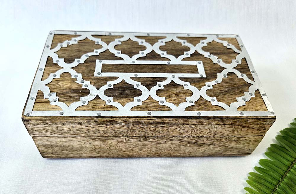 CAJA MAD TALLADA C/METAL 18X10